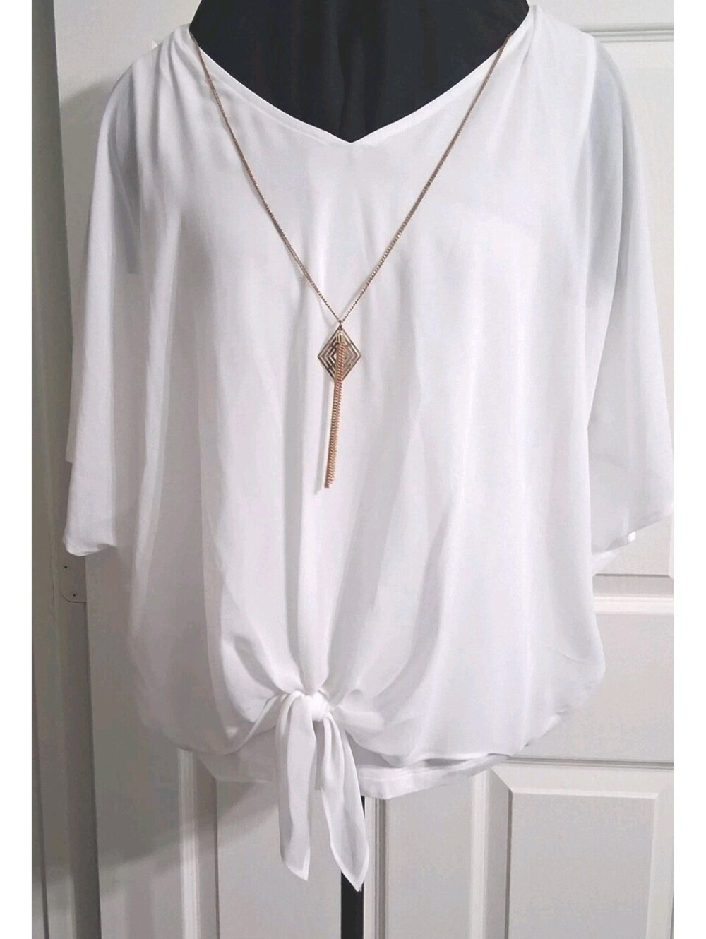 JM Collection Cold Shoulder Top, S, EUC, Removable Necklace.
